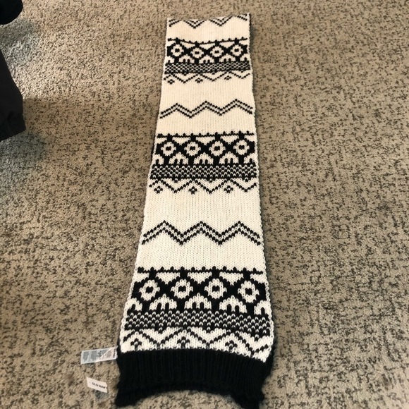 Old Navy White & Black Print Knitted Scarf - Picture 4 of 5